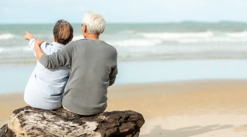 Elderly couple sitting at the beach watching the water | Featured Image for Horizon Wealth Advisory's Mastering Retirement Planning Blog.